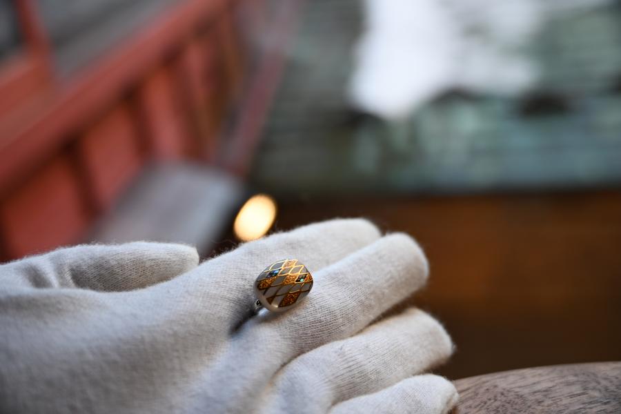 龍鱗蒔絵白蝶貝帯留め