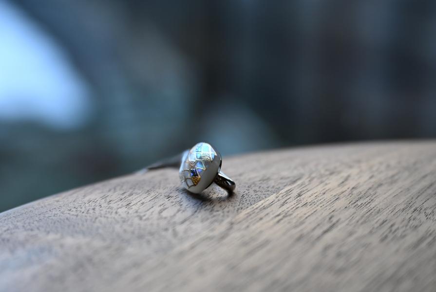 龍鱗蒔絵白蝶貝帯留め