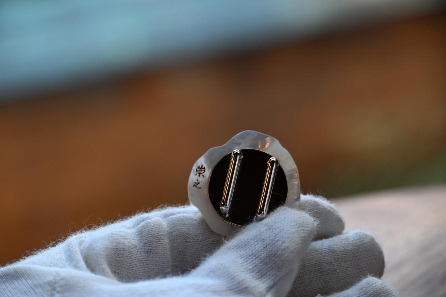 象絵白蝶貝帯留め