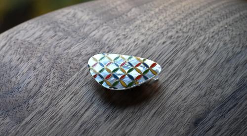 七宝蒔絵白蝶貝帯留め