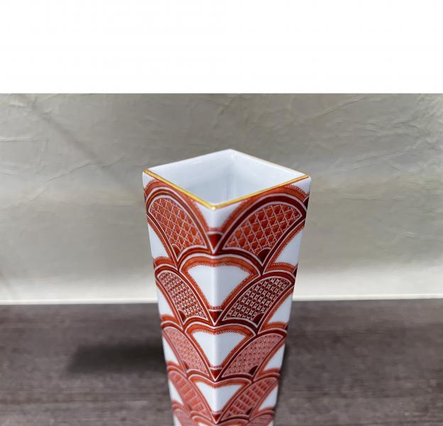 花器　赤絵扇紋(白)