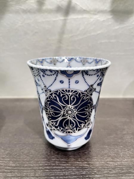 染付銀彩瓔珞紋　輪花フリーカップ