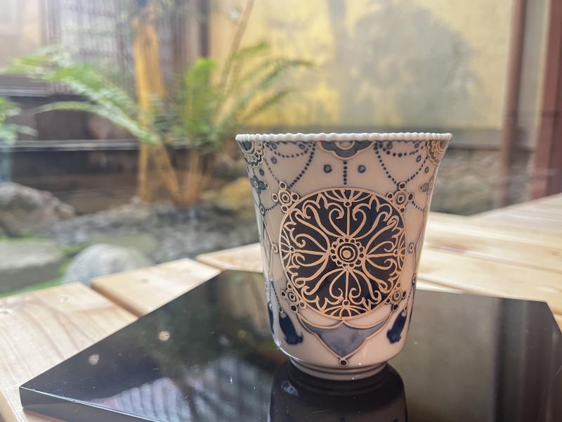 染付銀彩瓔珞紋　輪花フリーカップ