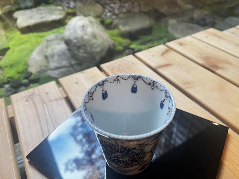 染付銀彩瓔珞紋　輪花フリーカップ