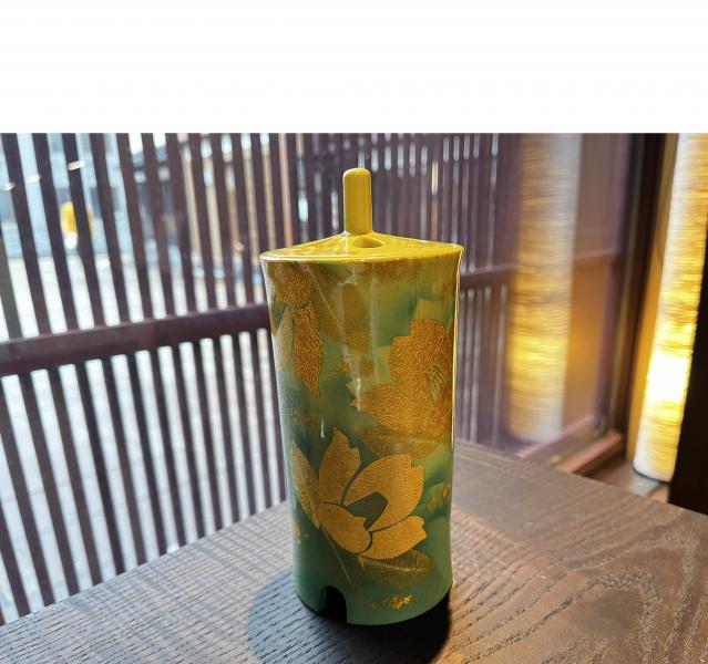 香炉　金箔 山茶花