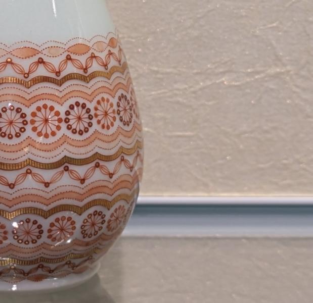 一輪挿し　赤絵点の絲