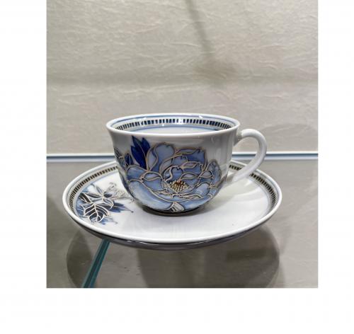 染付銀彩　牡丹　コーヒーC&S　右