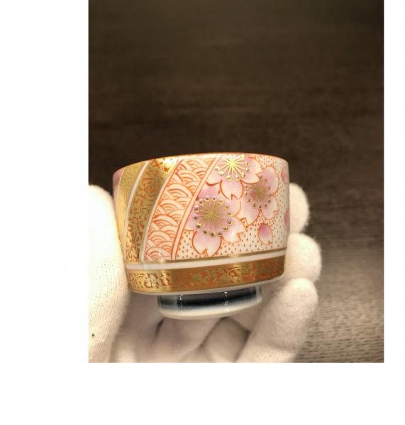 ぐい吞(小)　金襴手桜