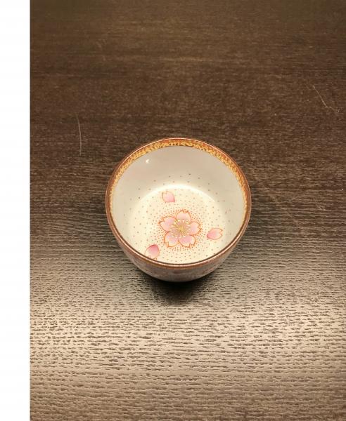 ぐい吞(小)　金襴手桜