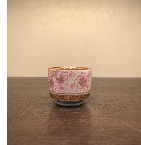 ぐい吞(小)　金襴手桜