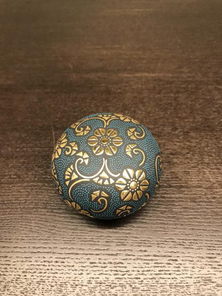 香合　盛金鉄線唐草文青粒