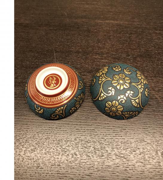 香合　盛金鉄線唐草文青粒