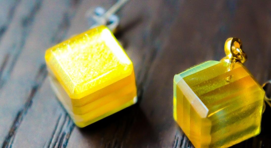 和久ピアス cube (銀彩色)