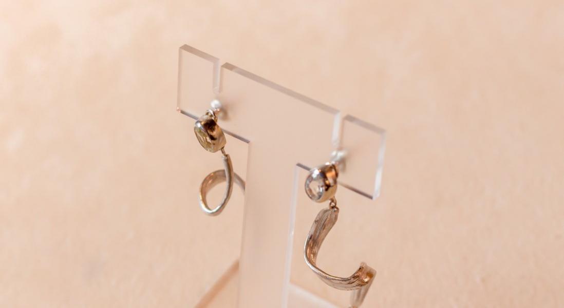 蜜蝋細工　ホワイトトパーズ　ピアス
