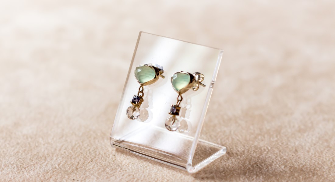 カルセドニー　アイオライト　水晶　ピアス