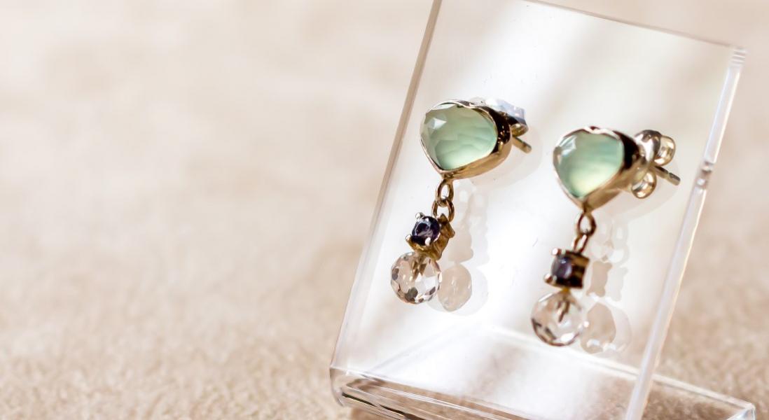 カルセドニー　アイオライト　水晶　ピアス